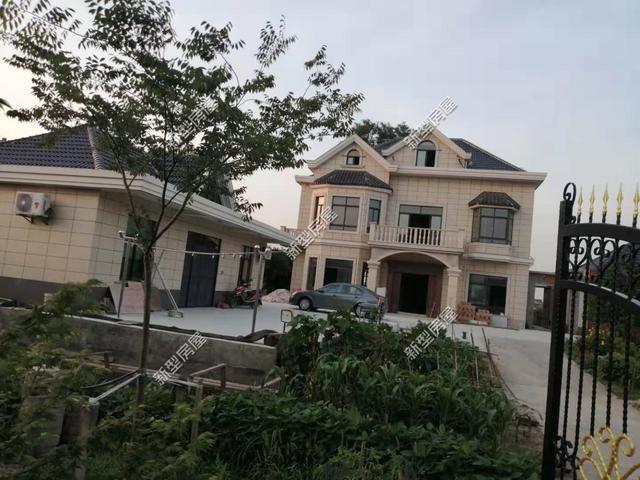 怎么在農(nóng)村建一棟既好看又實(shí)用的房子呢？今天小編帶來3套建房案例，供各位參考!