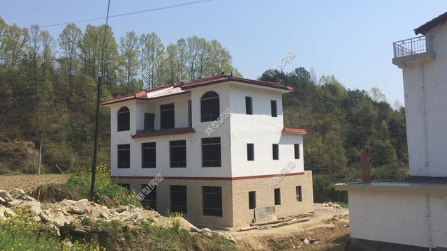 怎么在農(nóng)村建一棟既好看又實(shí)用的房子呢？今天小編帶來3套建房案例，供各位參考!