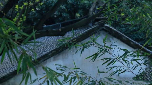 室內(nèi)布局合理實用，空間利用率高，一進門正對神位，符合農(nóng)村生活需求,一座美好的別墅！
