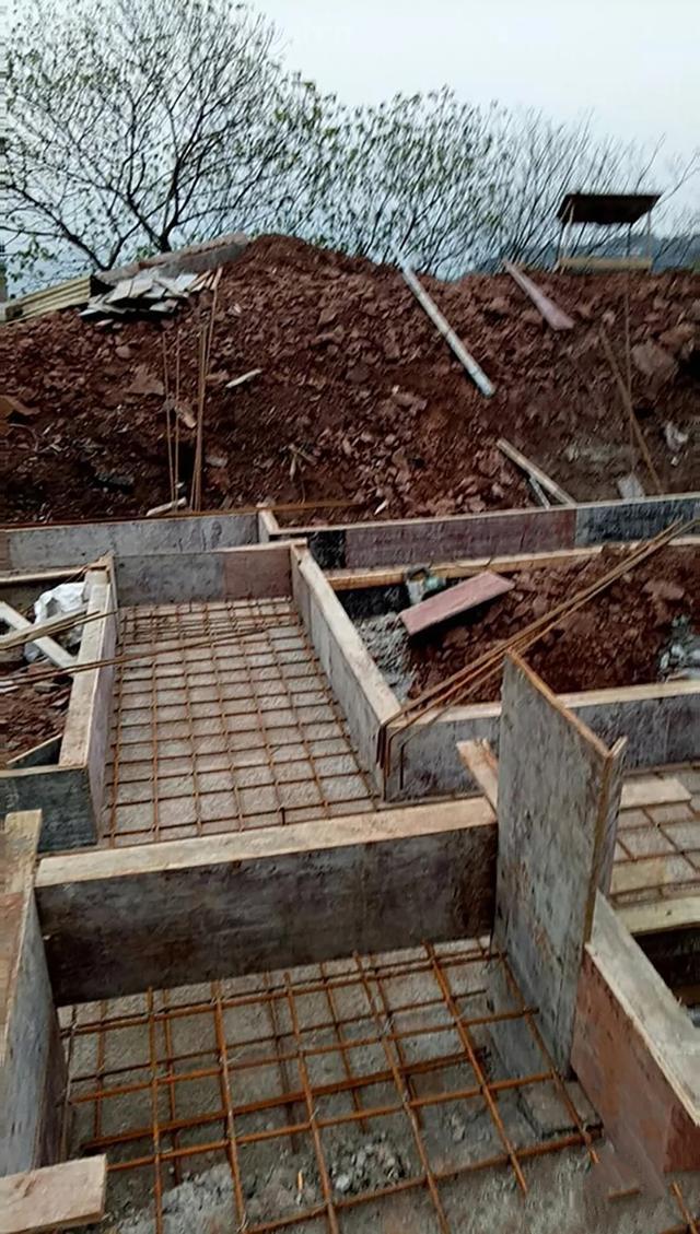 如何建造高性價比的兩層歐洲別墅？我?guī)闳ソㄖさ乜纯?讓你更早的了解別墅的建造！