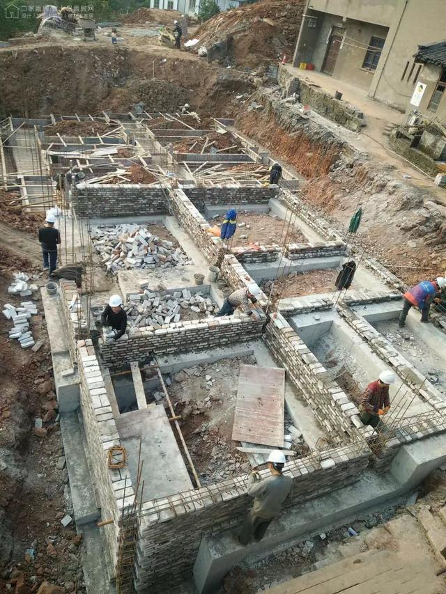 如何建造高性價比的兩層歐洲別墅？我?guī)闳ソㄖさ乜纯?讓你更早的了解別墅的建造！