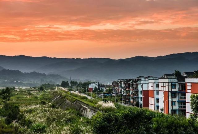 與城市住房相比，農(nóng)村住房現(xiàn)在不僅成本更低，而且有足夠的空間優(yōu)勢，這不同于擁擠的城市生活。農(nóng)村住宅的每個功能區(qū)都寬敞舒適。
