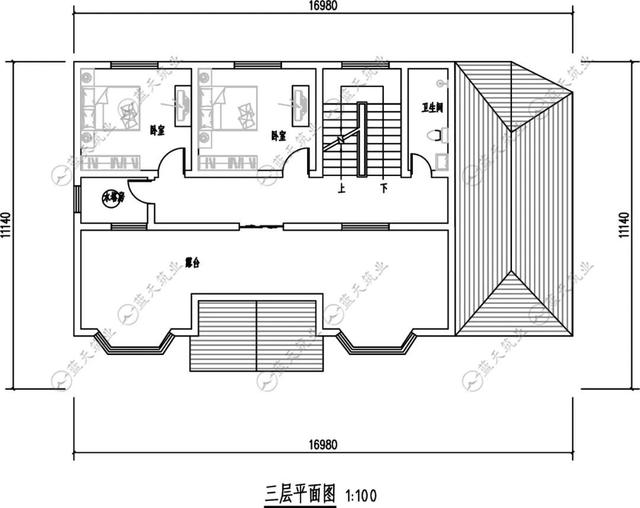 　優(yōu)雅的歐式三層自建別墅，優(yōu)雅的風(fēng)格，時(shí)尚的設(shè)計(jì)，一排排落地玻璃窗給整個(gè)別墅增添了神秘。