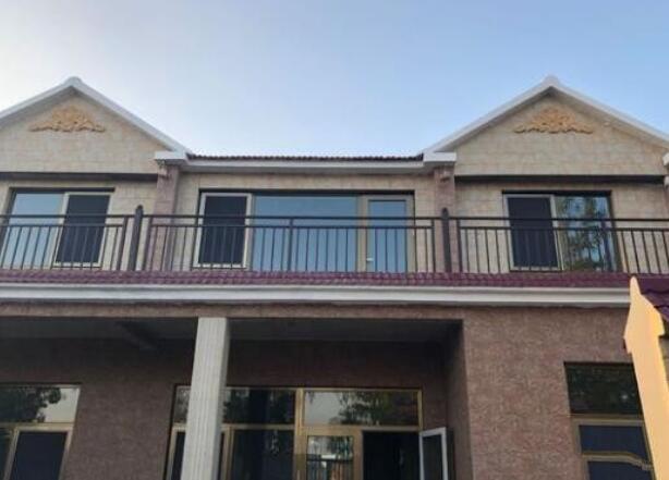 　廣東羅先生在農(nóng)村建房，一家八口，四代同堂。這種布局夠住嗎？